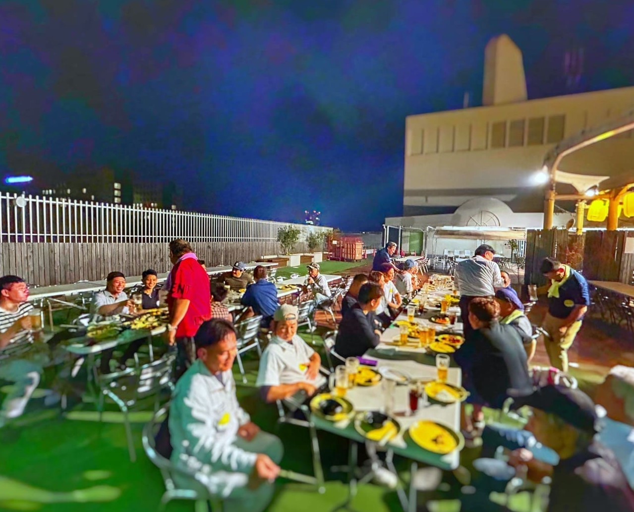 夏本番。梅雨も明け、いよいよ本格化してきた夏のうだるような暑さに見舞われる日々。どうしてもアイスを食べたい私は、体を冷やしたいという口実の下、嬉々としてそれを頬張る。